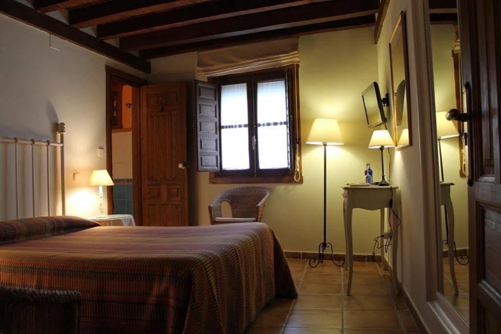 Hostal Rural Luna Y Hostal Rural Lunaposada Candeleda Extérieur photo