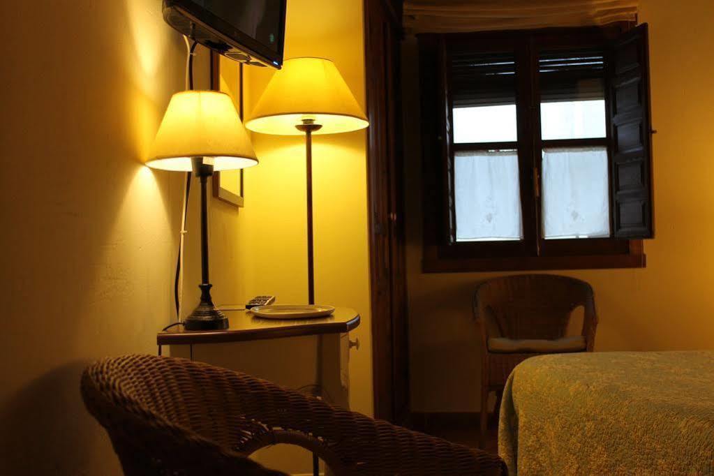 Hostal Rural Luna Y Hostal Rural Lunaposada Candeleda Extérieur photo
